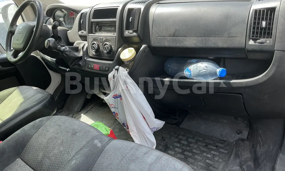 Vehicle photo 9