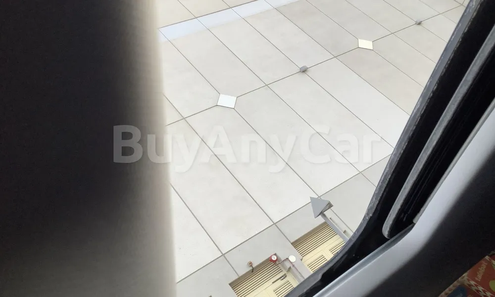 Vehicle photo 8