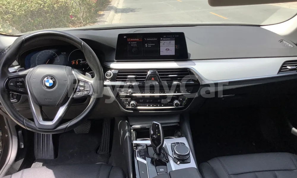 Vehicle photo 9
