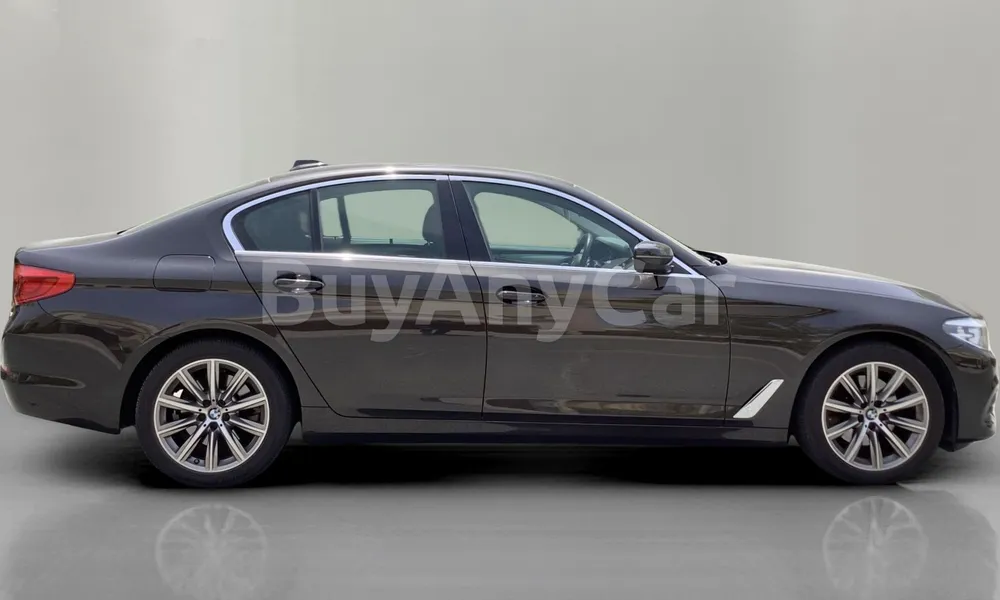 Vehicle photo 3