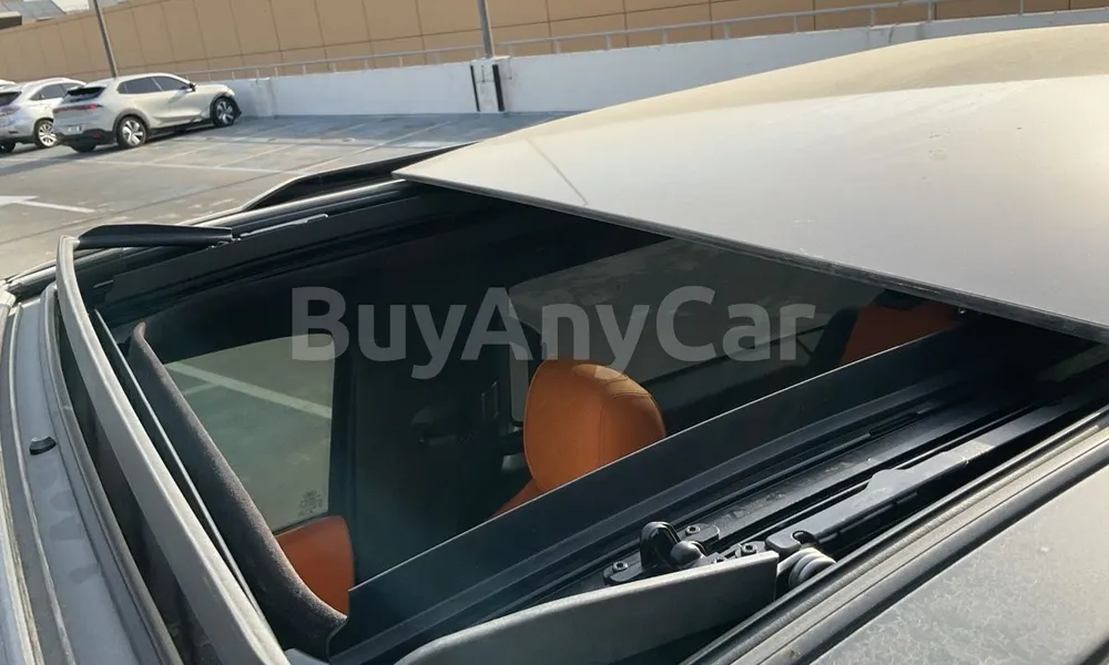 Vehicle photo 4