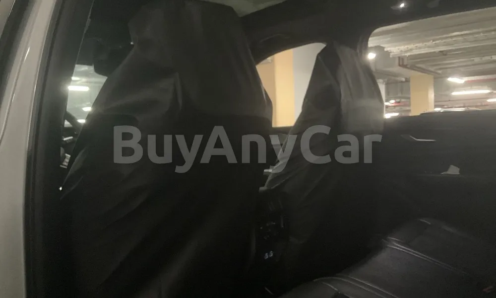 Vehicle photo 8