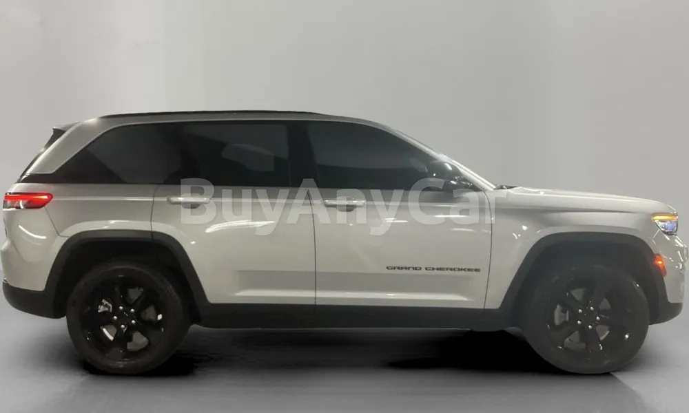 Vehicle photo 3