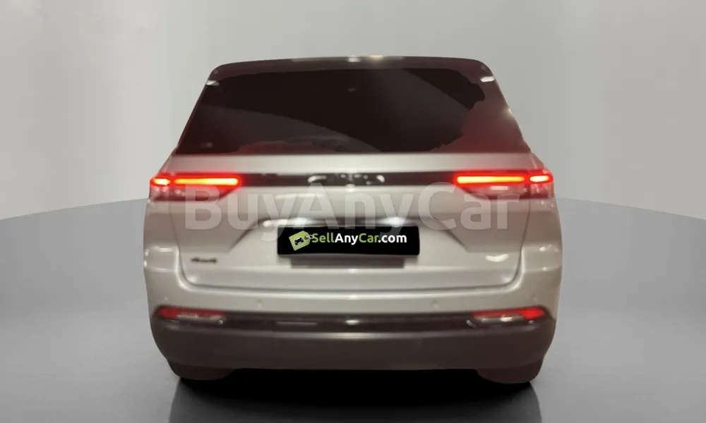 Vehicle photo 2