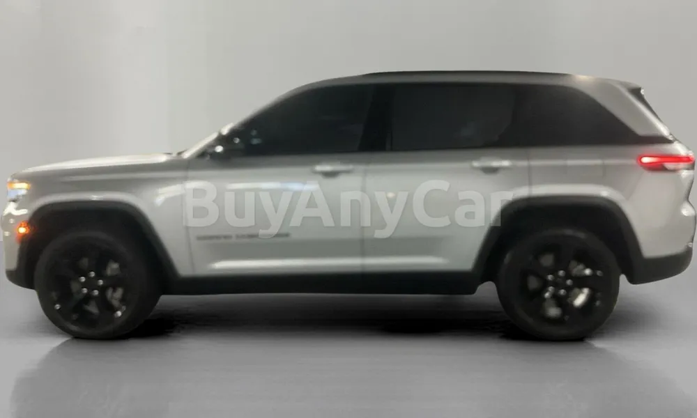 Vehicle photo 4