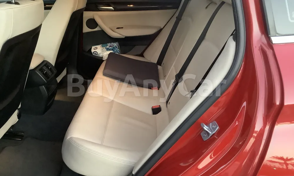 Vehicle photo 9