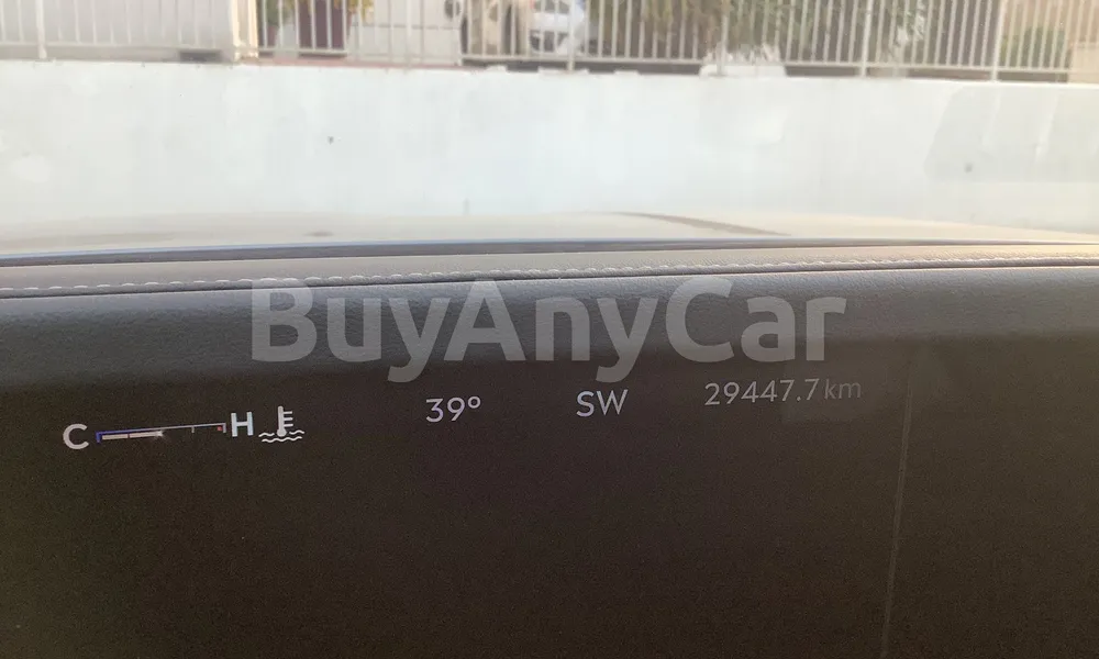 Vehicle photo 7