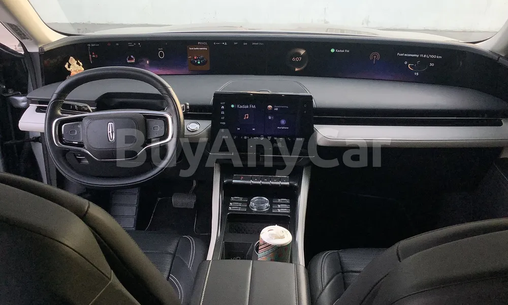 Vehicle photo 9
