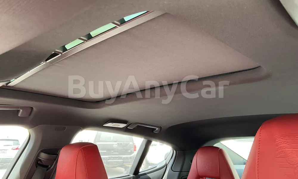 Vehicle photo 9
