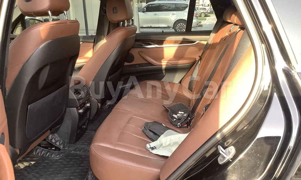 Vehicle photo 9
