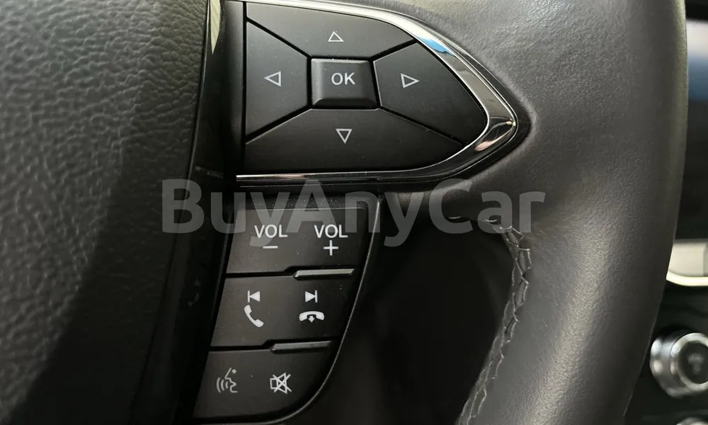 Vehicle photo 9