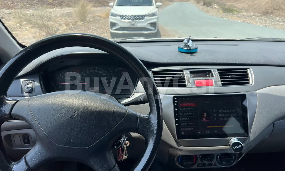 Vehicle photo 5