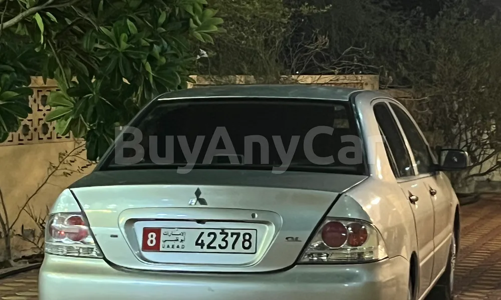 Vehicle photo 8
