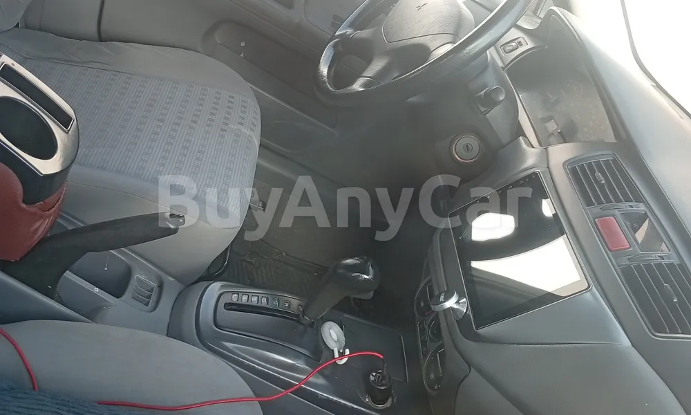 Vehicle photo 7