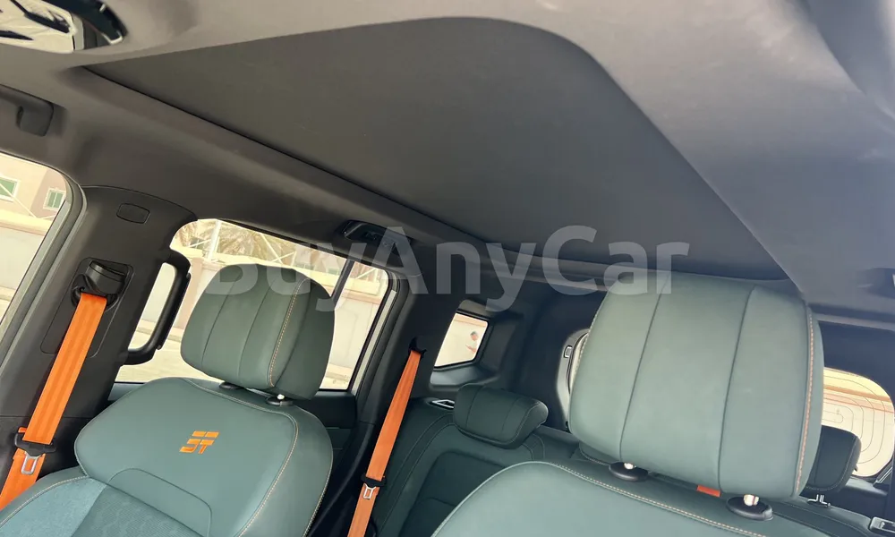 Vehicle photo 9