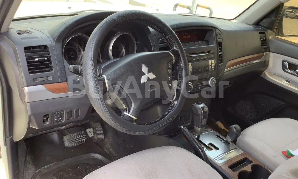 Vehicle photo 9