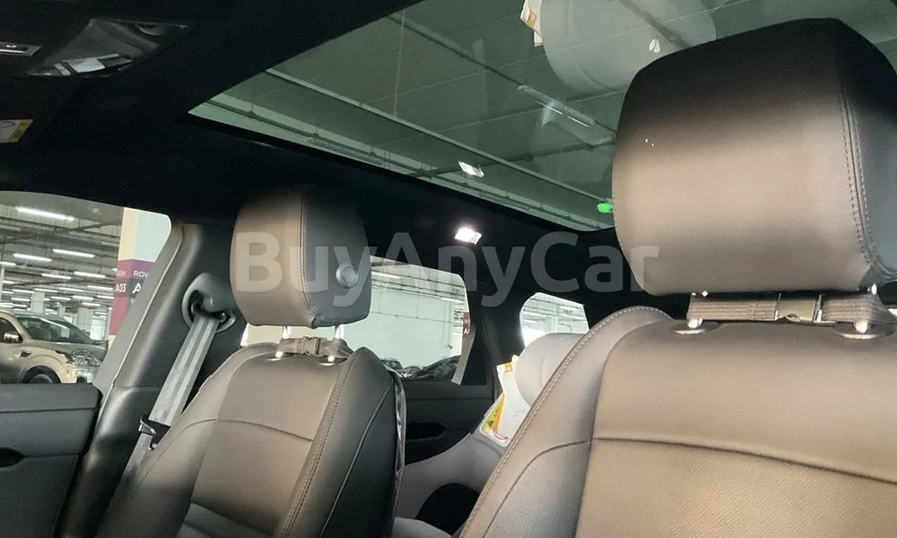 Vehicle photo 8