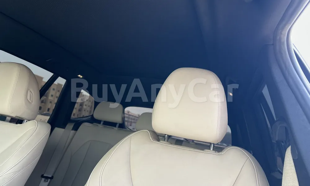 Vehicle photo 9