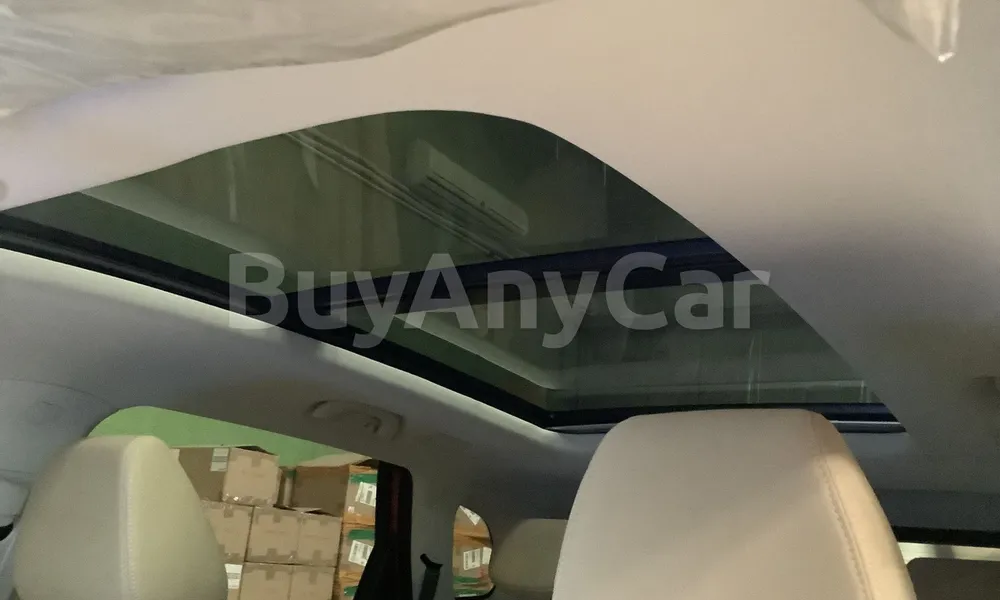 Vehicle photo 9