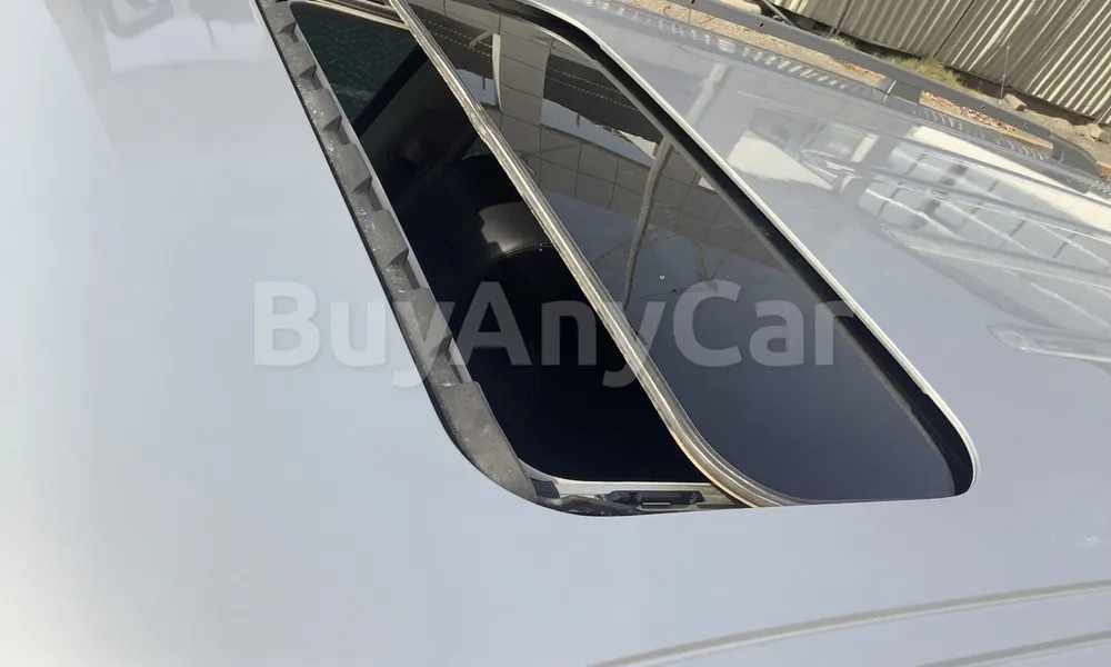 Vehicle photo 5