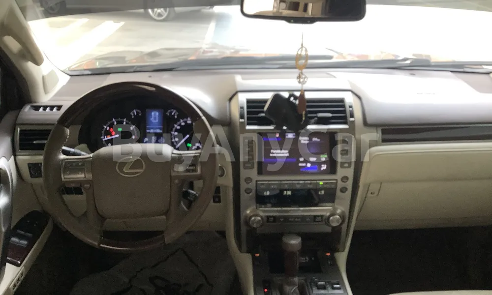 Vehicle photo 9