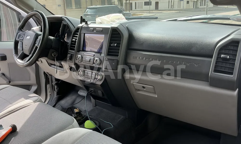Vehicle photo 9