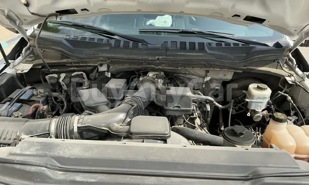 Vehicle photo 6