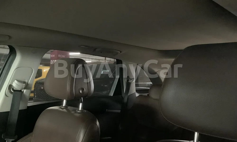 Vehicle photo 9