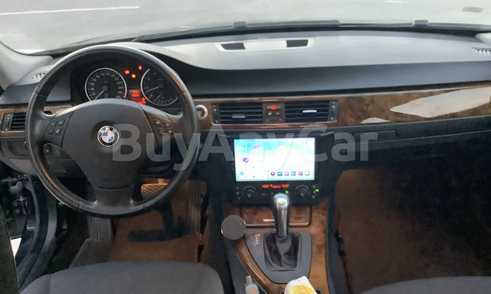 Vehicle photo 8