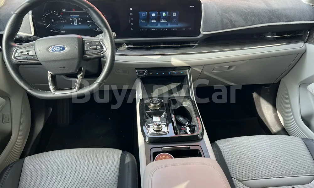 Vehicle photo 8