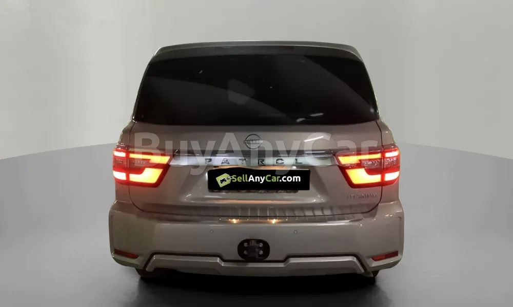 Vehicle photo 2