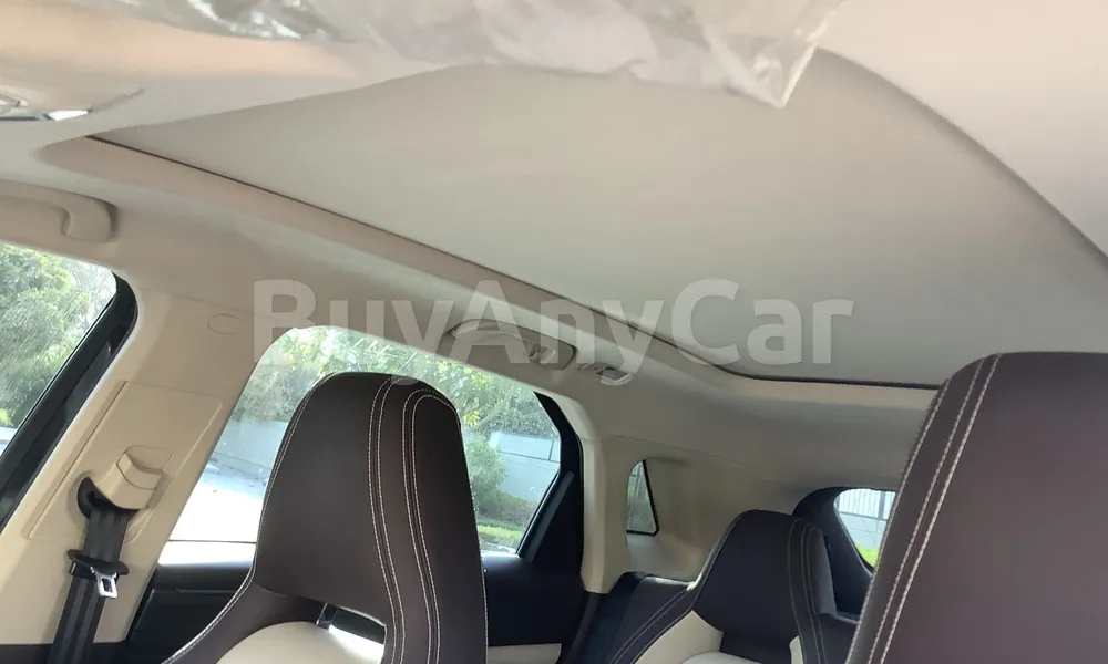 Vehicle photo 9
