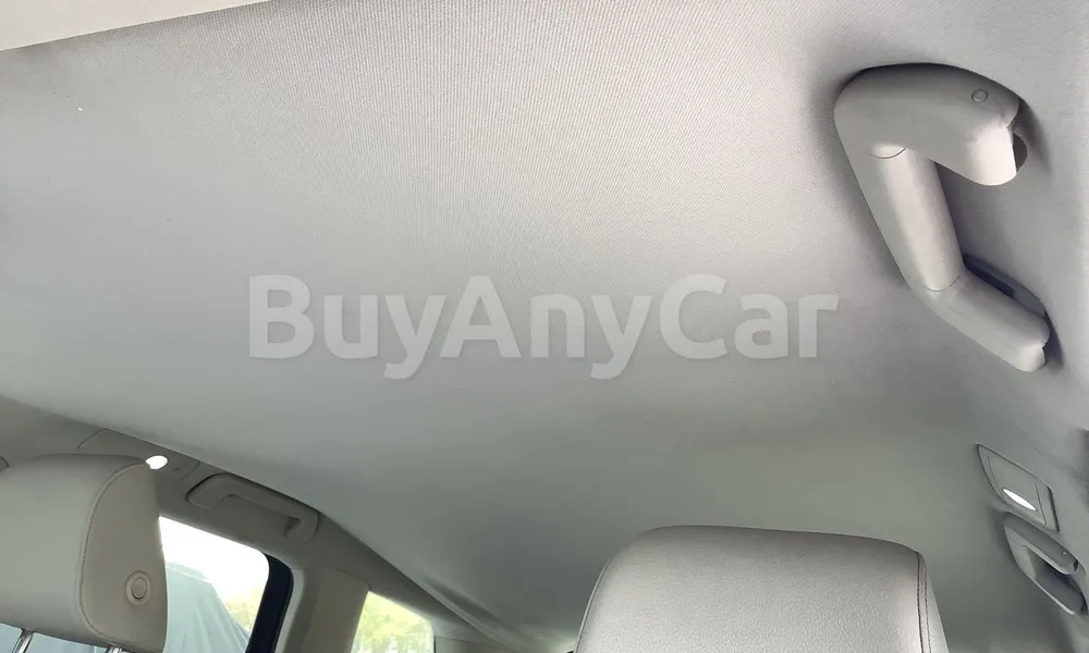 Vehicle photo 9