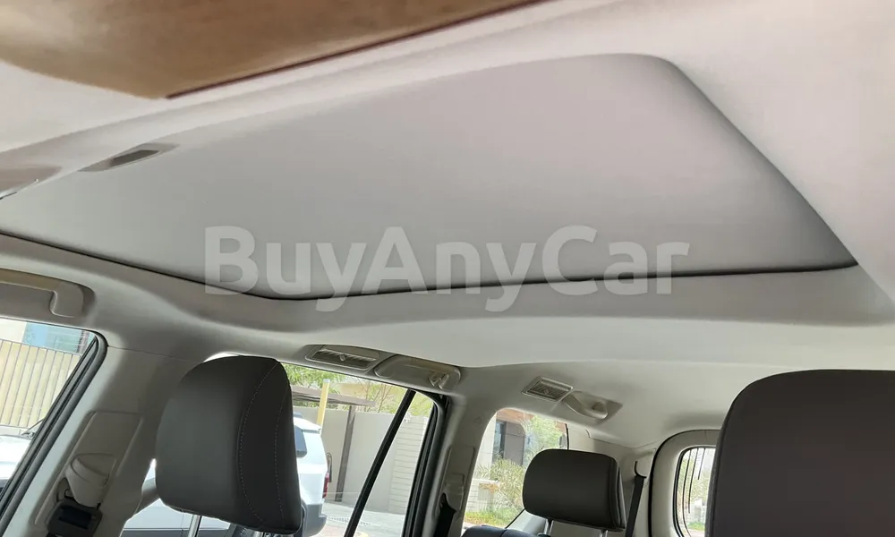 Vehicle photo 7