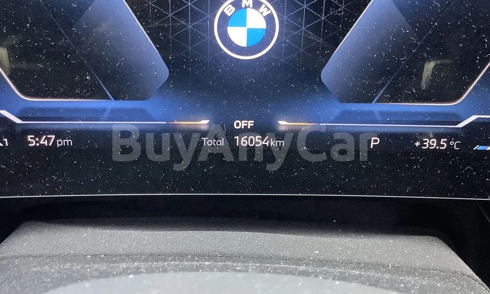 Vehicle photo 8
