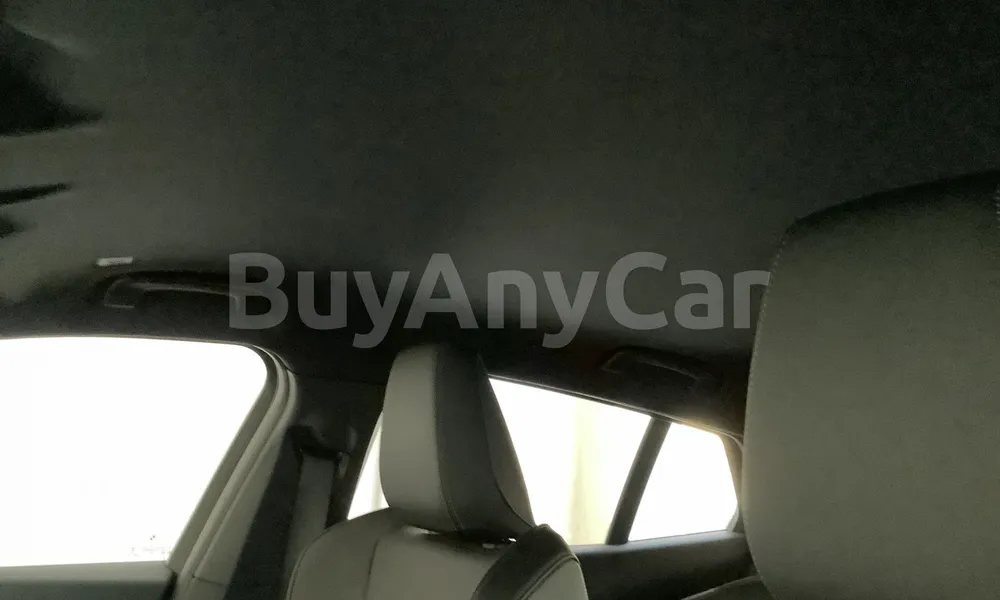 Vehicle photo 9
