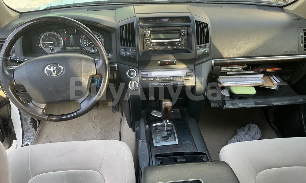 Vehicle photo 9