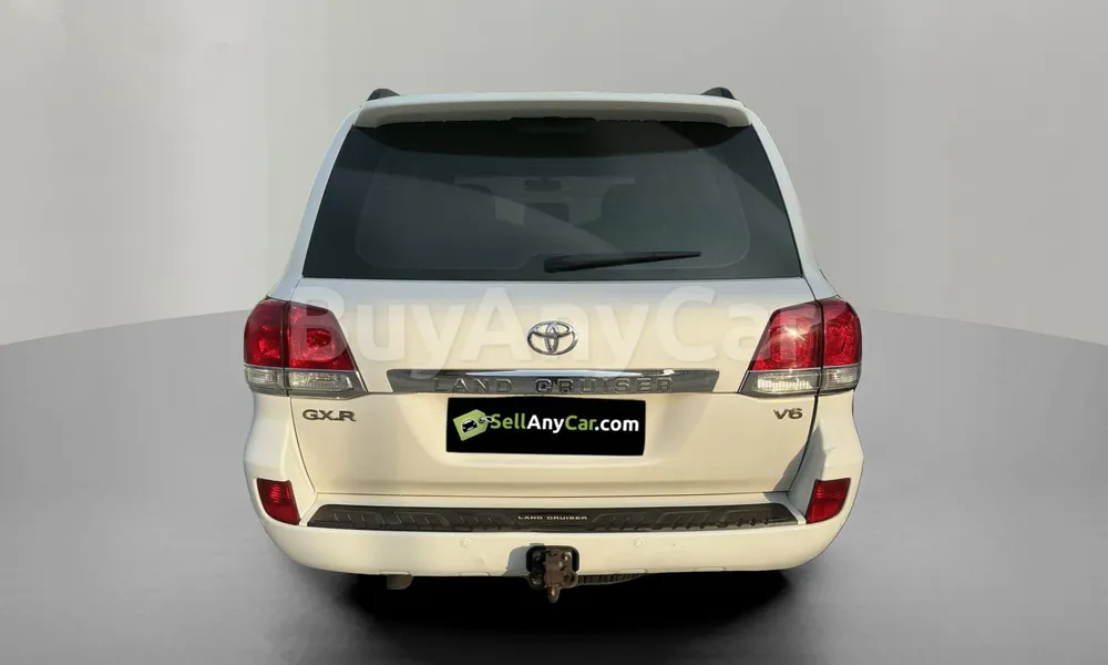 Vehicle photo 2