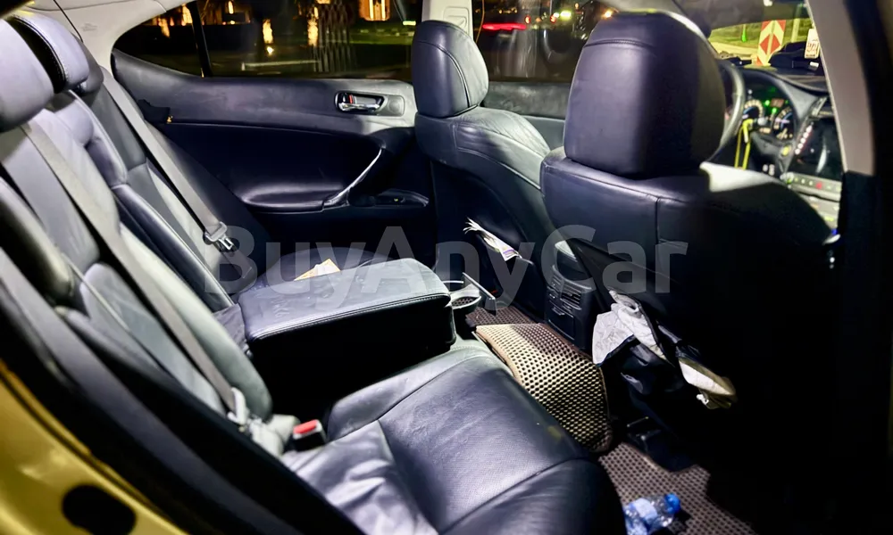 Vehicle photo 4
