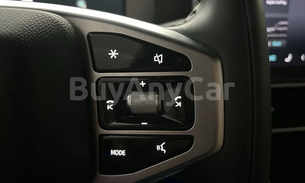 Vehicle photo 12