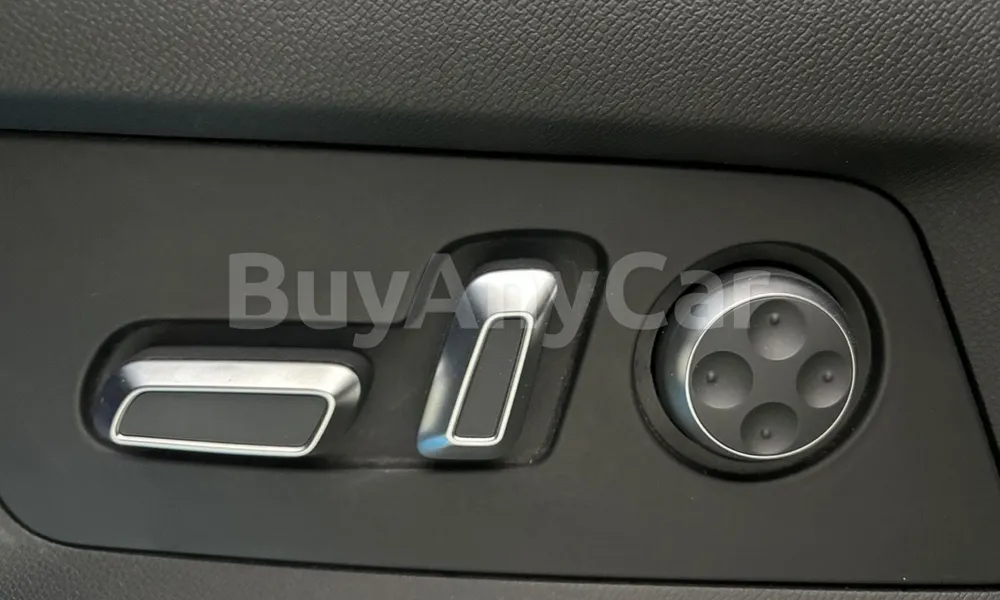 Vehicle photo 14