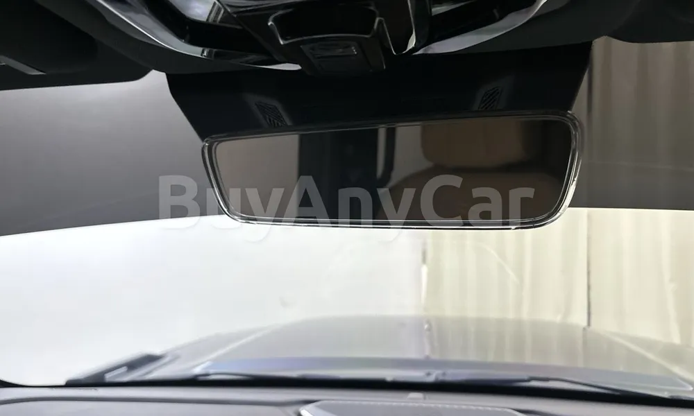 Vehicle photo 13