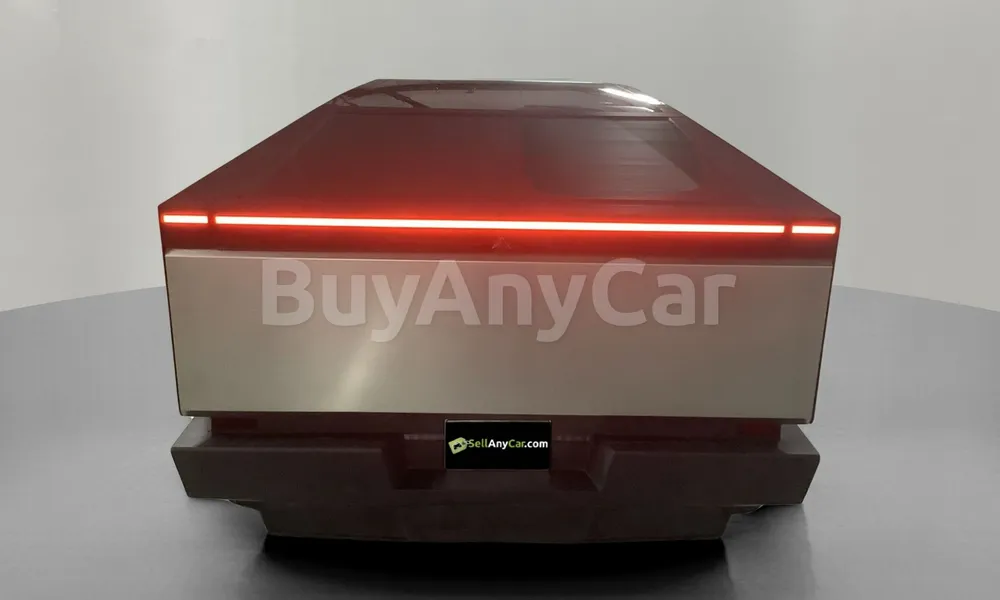Vehicle photo 2