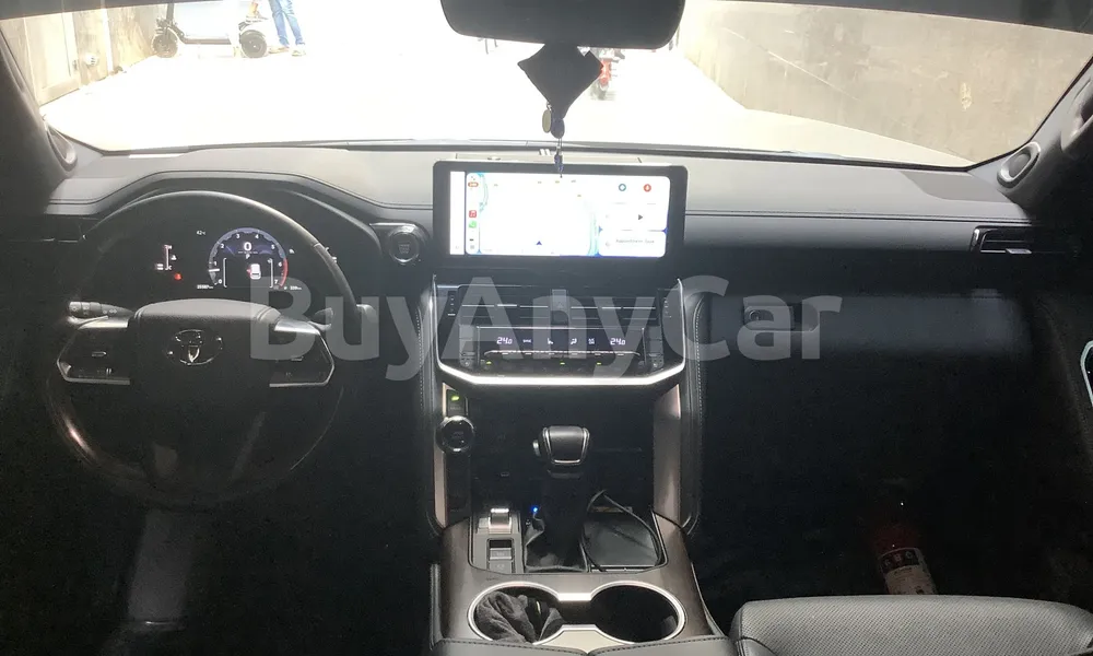 Vehicle photo 9