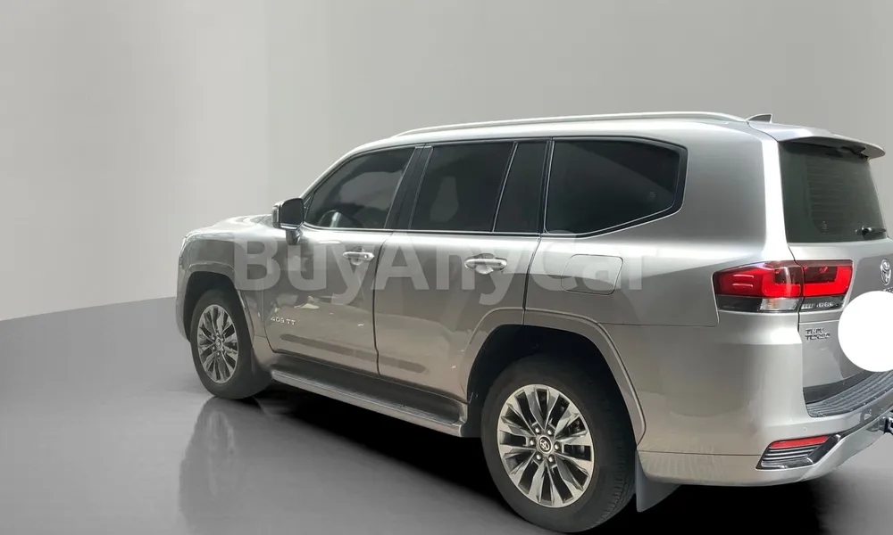 Vehicle photo 4