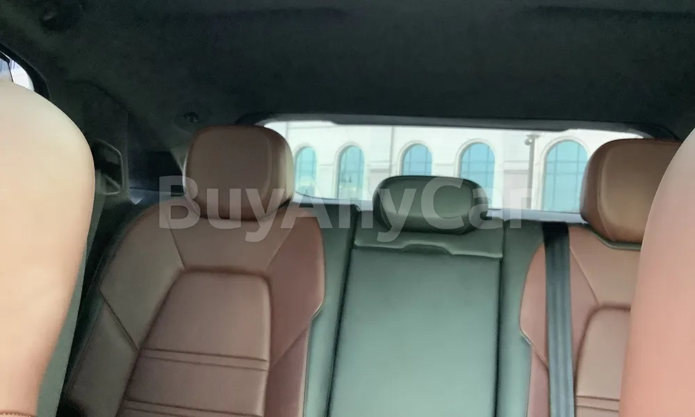 Vehicle photo 9