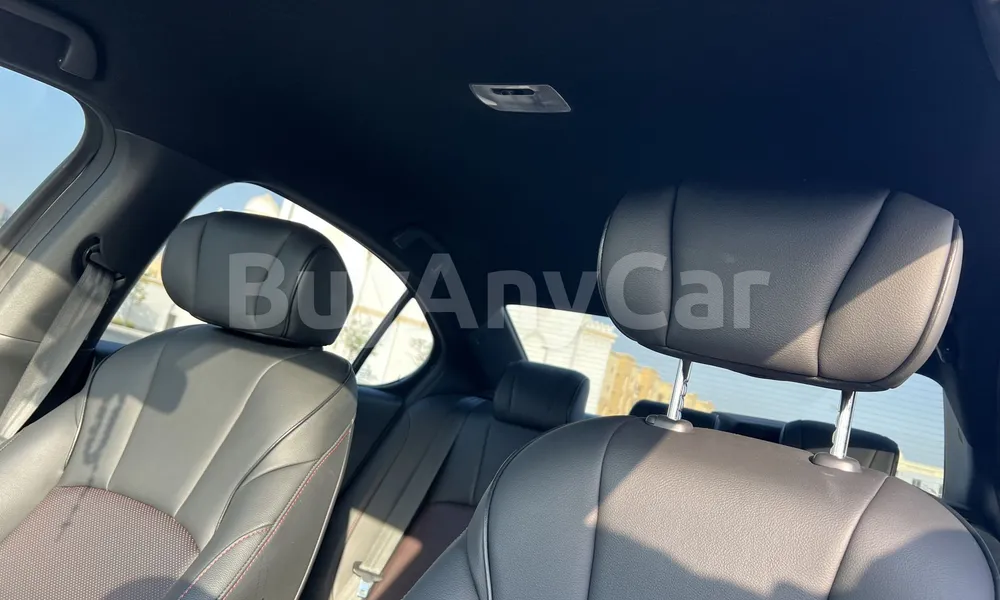 Vehicle photo 8