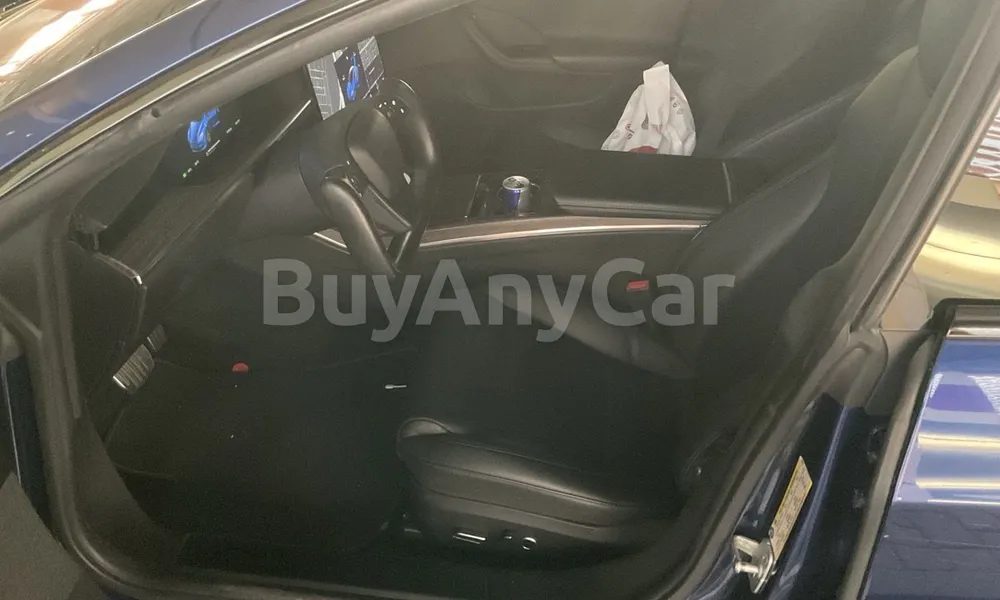 Vehicle photo 8