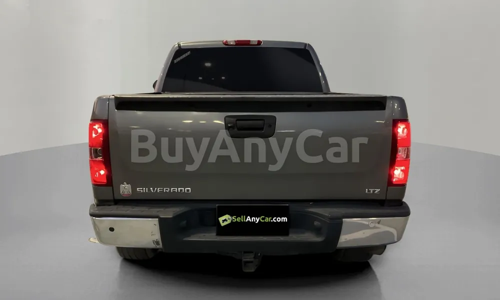 Vehicle photo 2
