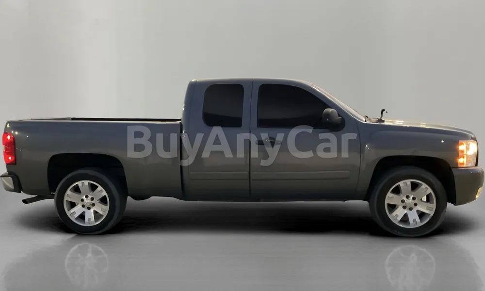 Vehicle photo 3
